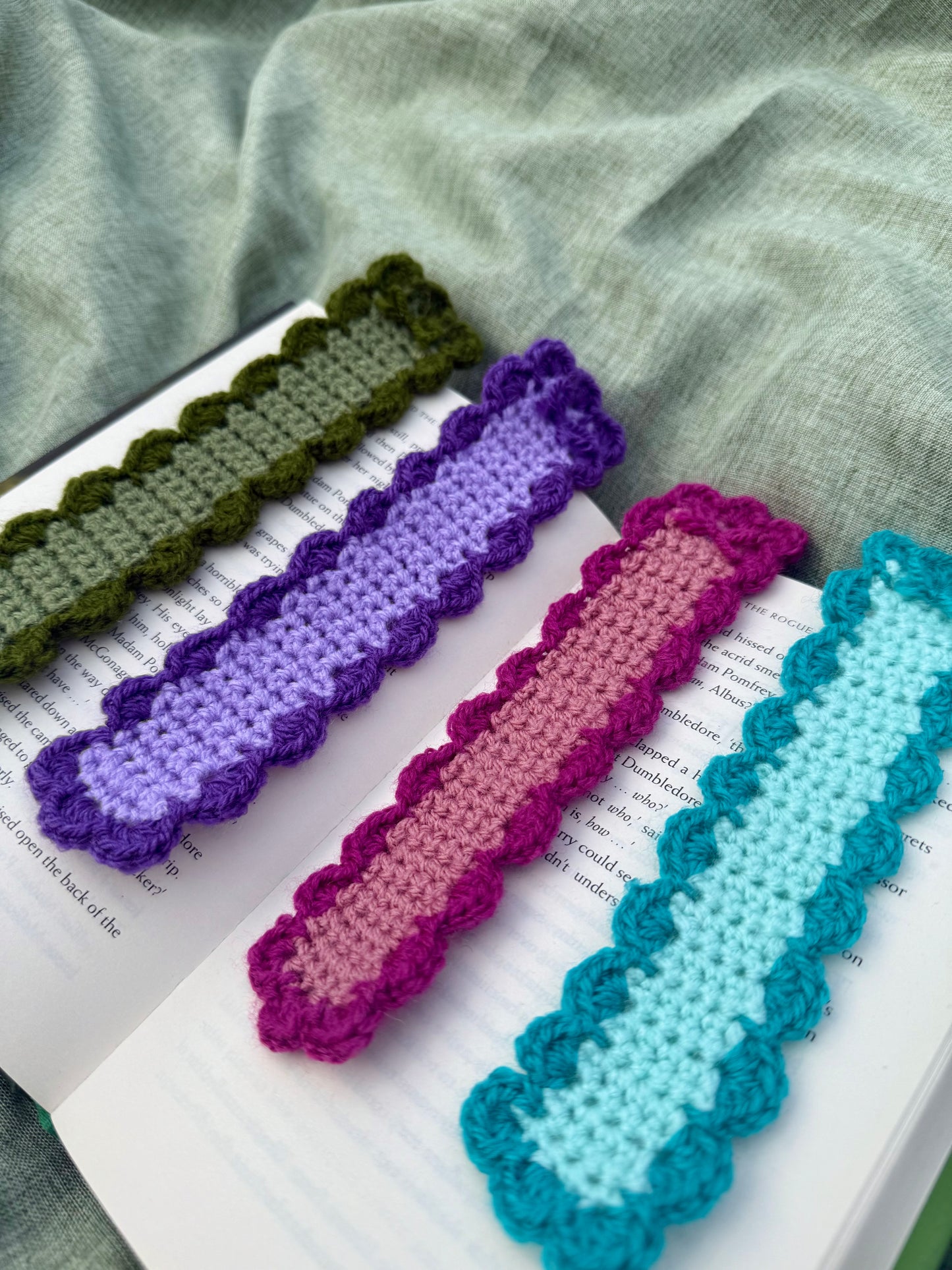 Bow bookmark (choose your colour)