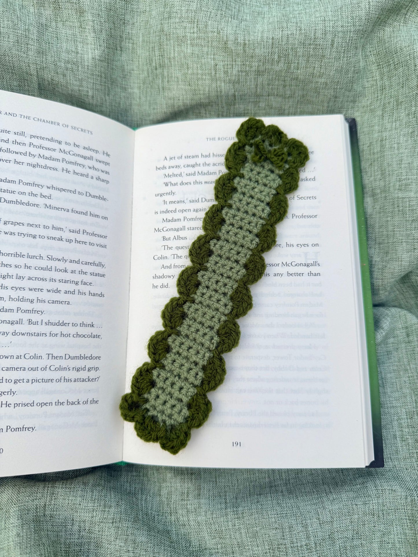 Bow bookmark (choose your colour)